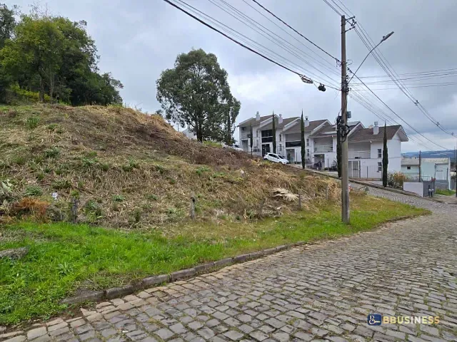 Terreno com 792m², à venda, no bairro São Luiz em Caxias do Sul