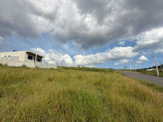 Terreno com 215m², à venda, no bairro Mirante do Matão em Extrema