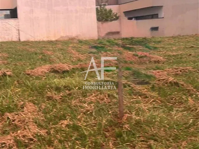 Terreno com 300m², à venda, no bairro Piracangaguá em Taubaté