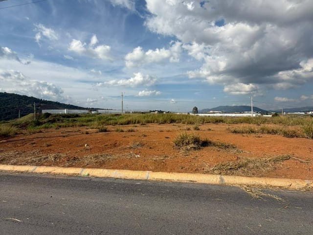 Terreno com 215m², à venda, no bairro Mirante do Matão em Extrema