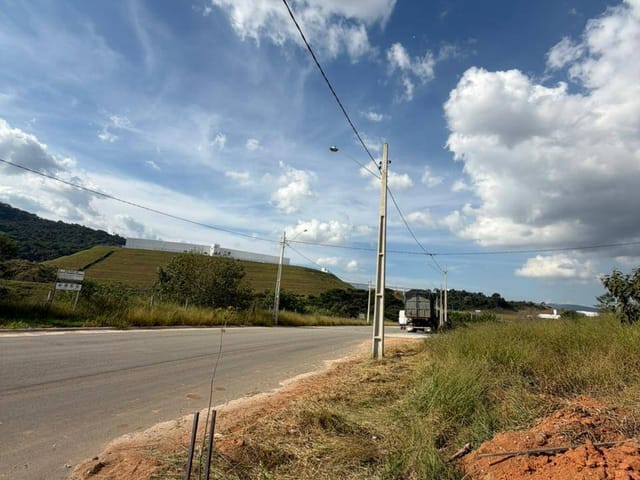 Terreno com 319m², à venda, no bairro Mirante do Matão em Extrema