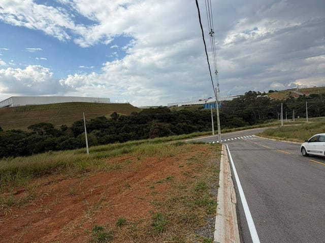 Terreno com 280m², à venda, no bairro Morada da Serra em Extrema