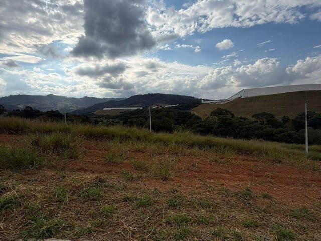 Terreno com 280m², à venda, no bairro Morada da Serra em Extrema