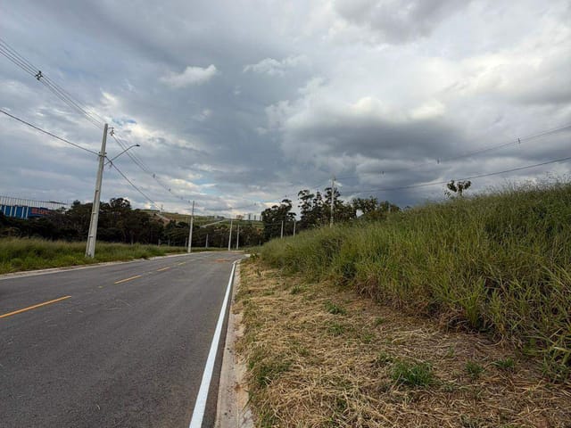 Terreno com 280m², à venda, no bairro Morada da Serra em Extrema