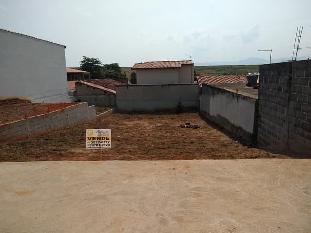 Terreno com 250m², à venda, no bairro Residencial Mombaça em Pindamonhangaba