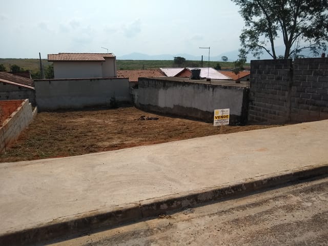 Terreno com 250m², à venda, no bairro Residencial Mombaça em Pindamonhangaba