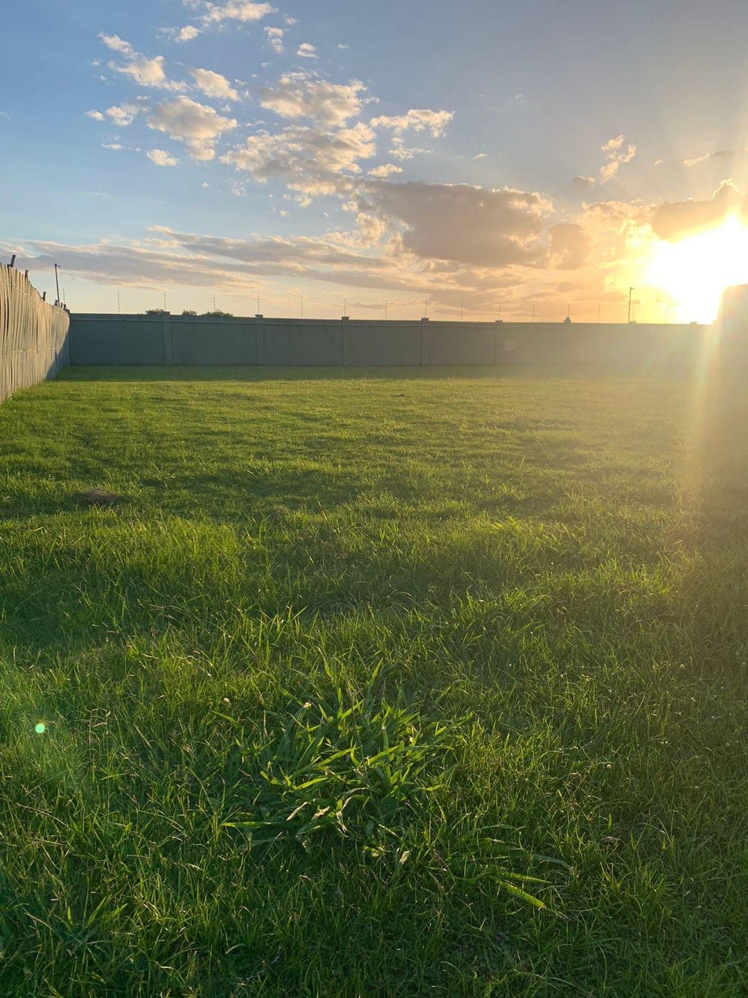 Terreno à venda no Condomínio Lagos de São Gonçalo, Pelotas. 390m², ótima posição solar. Condomínio com ampla infraestrutura de lazer e segurança