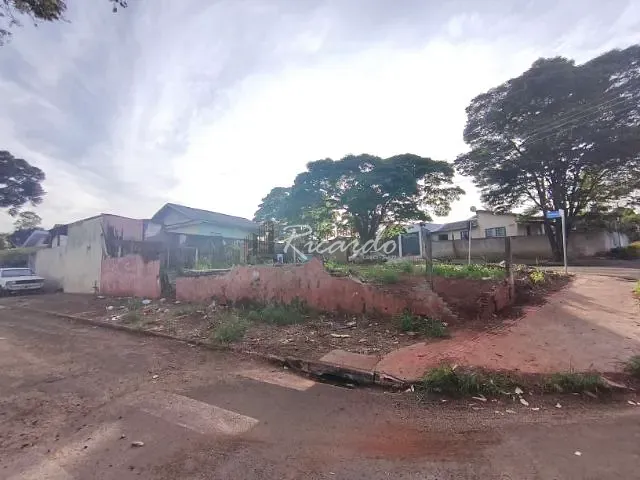 Terreno com 180m², à venda, no bairro Vila Araponguinha em Arapongas