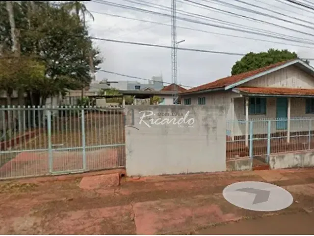 Terreno com 946m², à venda, no bairro Centro em Arapongas