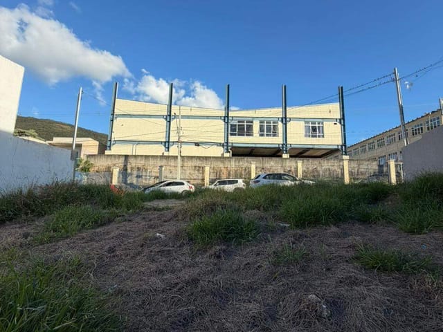 Terreno com 262m², à venda, no bairro Parque dos Manacás em Extrema