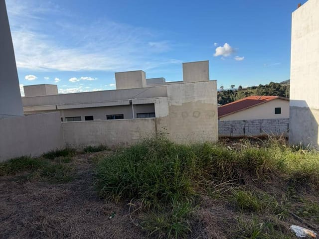 Terreno com 262m², à venda, no bairro Parque dos Manacás em Extrema