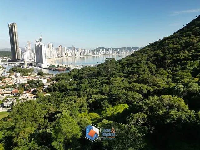 Terreno com 8860m² 1 quarto e 1 banheiro, à venda, no bairro Barra em Balneário Camboriú