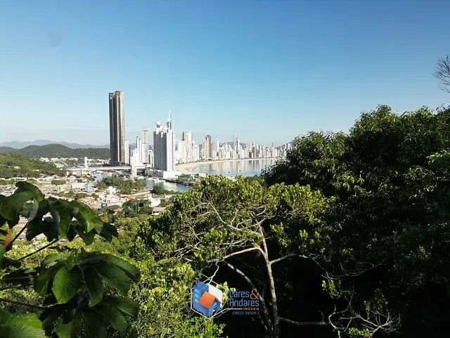 Terreno com 8860m² 1 quarto e 1 banheiro, à venda, no bairro Barra em Balneário Camboriú