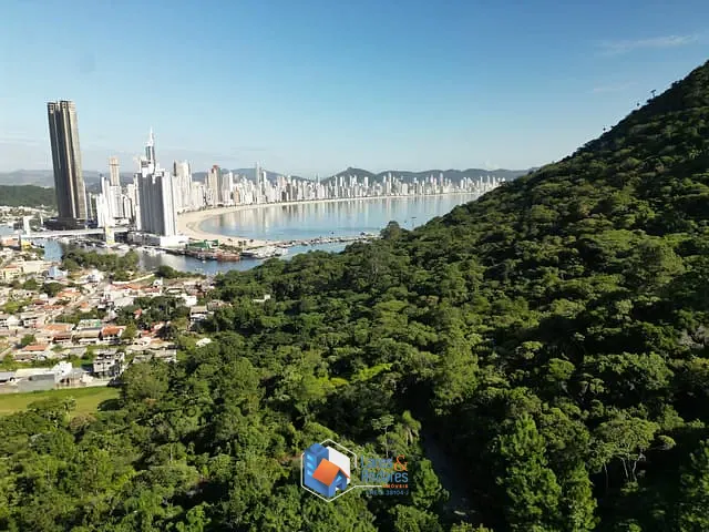 Terreno com 8860m² 1 quarto e 1 banheiro, à venda, no bairro Barra em Balneário Camboriú