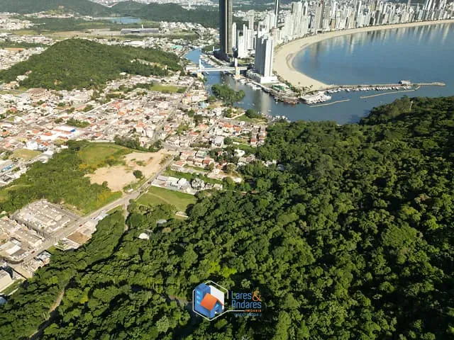 Terreno com 8860m² 1 quarto e 1 banheiro, à venda, no bairro Barra em Balneário Camboriú
