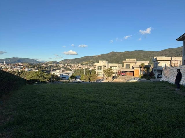 Terreno com 790m², à venda, no bairro Vista da Mantiqueira em Extrema