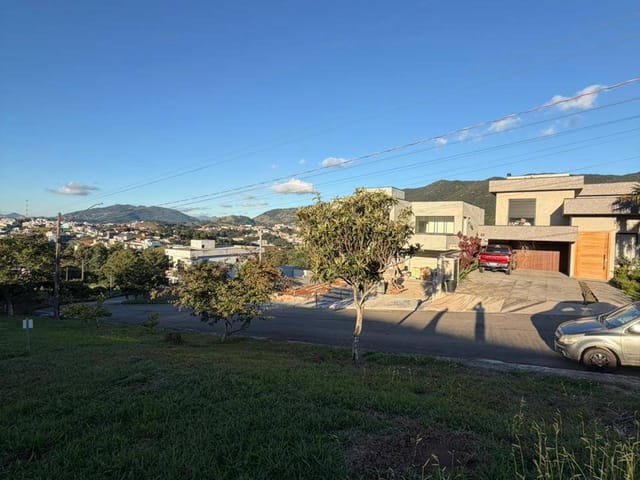 Terreno com 790m², à venda, no bairro Vista da Mantiqueira em Extrema