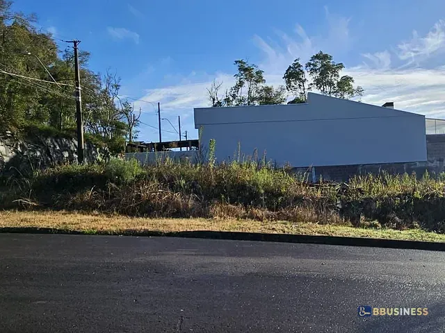 Terreno com 349m², à venda, no bairro Petrópolis em Caxias do Sul