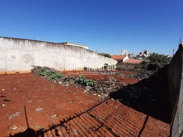 Terreno com 350m², à venda, no bairro Califórnia em Londrina