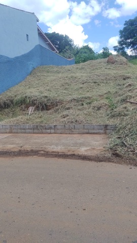 Terreno com 258m², à venda, no bairro Residencial dos Ipês II em Bragança Paulista