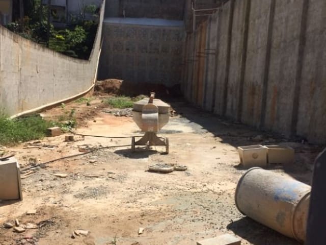 Terreno com 400m², à venda, no bairro Jardim Silveira em Barueri