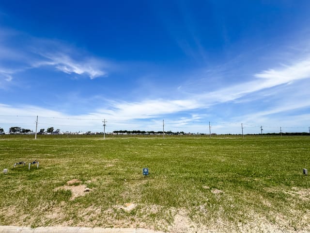 Terreno com 296m², à venda, no bairro Laranjal em Pelotas