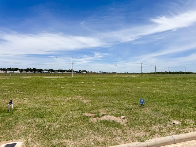 Terreno com 296m², à venda, no bairro Laranjal em Pelotas