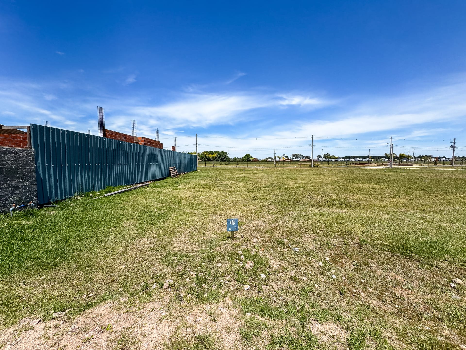 Terreno à venda, Laranjal, Pelotas, RS, Riviera Condomínio Clube. 259 m². Lazer: brinquedoteca, piscina, playground, quadra poliesportiva, salão e saunas.