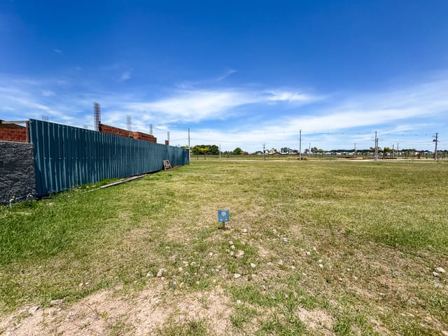 Terreno com 259m², à venda, no bairro Laranjal em Pelotas