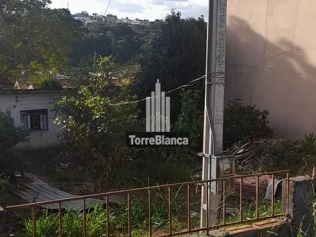 Terreno com 484m², à venda, no bairro Uvaranas em Ponta Grossa