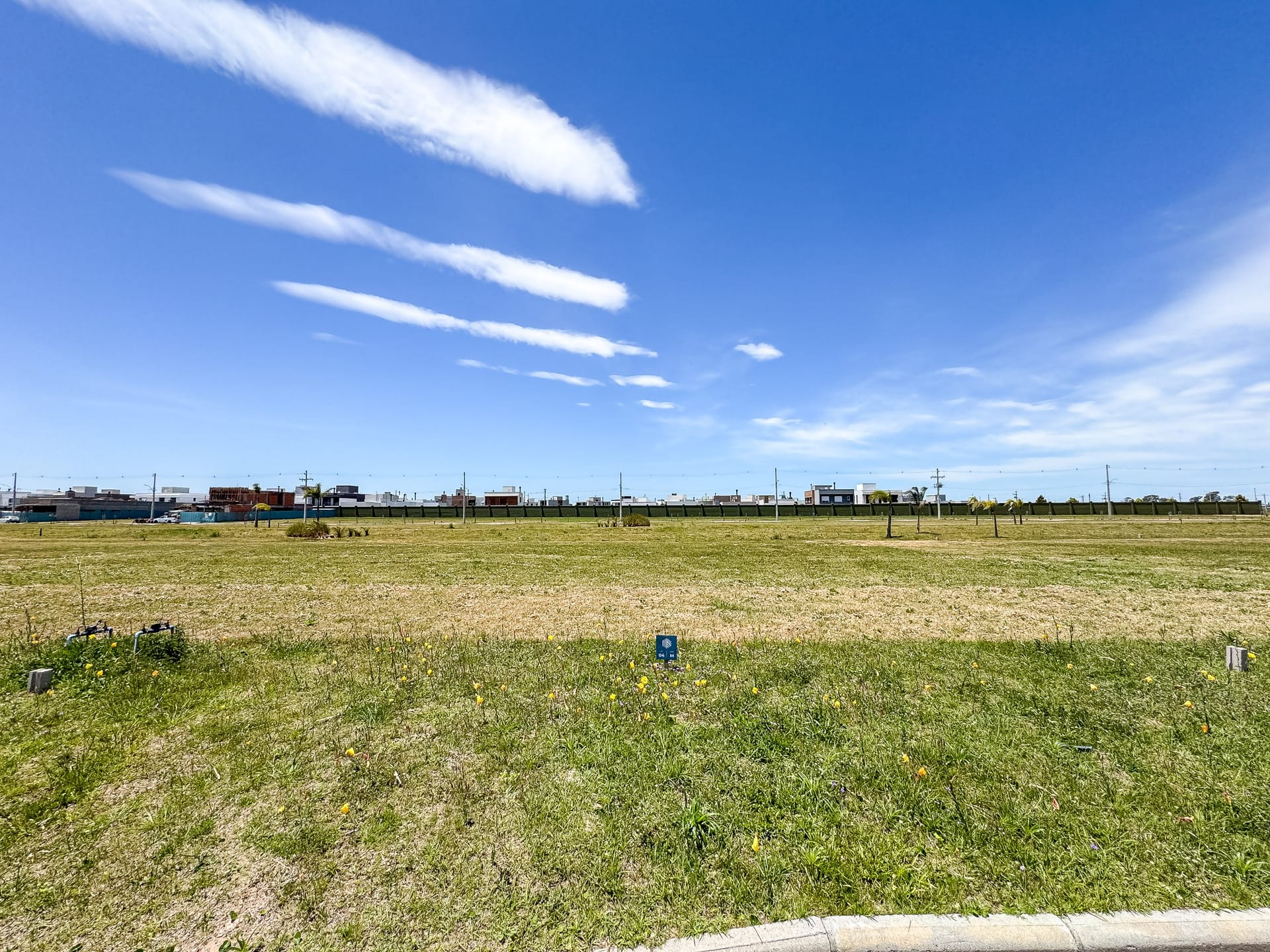 Terreno à venda, Laranjal, Pelotas, RS, Riviera Condomínio Clube. 345 m². Lazer: brinquedoteca, piscina, playground, quadra poliesportiva, salão e saunas.
