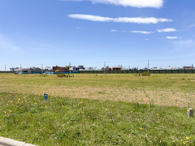 Terreno com 345m², à venda, no bairro Laranjal em Pelotas