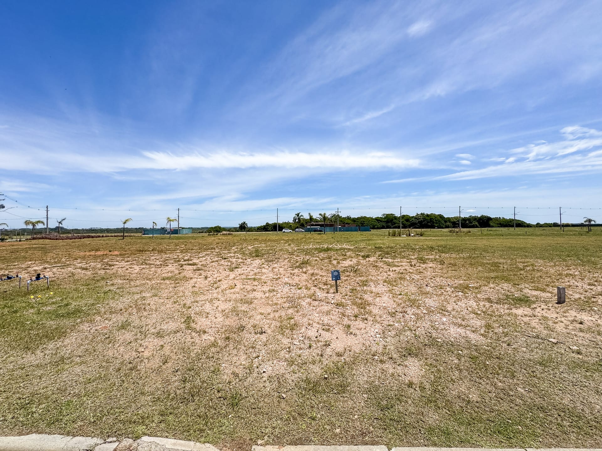 Terreno à venda, Laranjal, Pelotas, RS, Riviera Condomínio Clube. 332 m². Lazer: brinquedoteca, piscina, playground, quadra poliesportiva, salão e saunas.