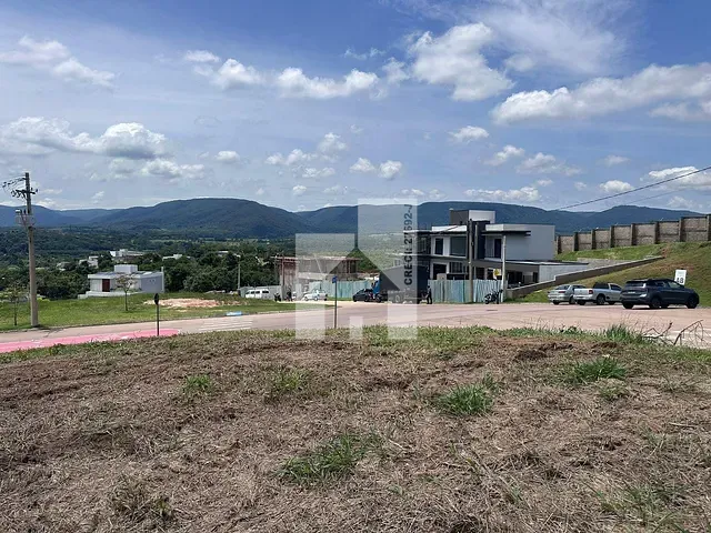 Terreno com 879m², à venda, no bairro Medeiros em Jundiaí