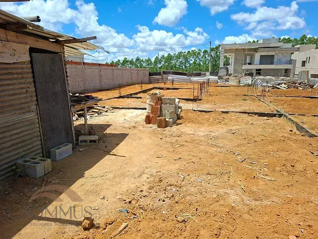 Terreno com 753m², à venda, no bairro Condomínio Lagoa Silvana - Parques do Vale em Caratinga