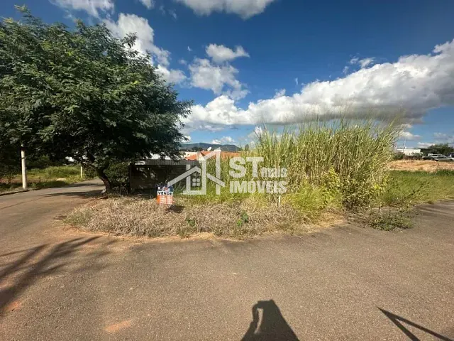 Terreno com 200m², à venda, no bairro Jardim Amélia em Andradas