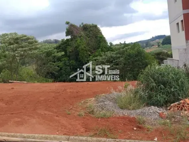 Terreno com 407m², à venda, no bairro Canto dos Pássaros em Andradas