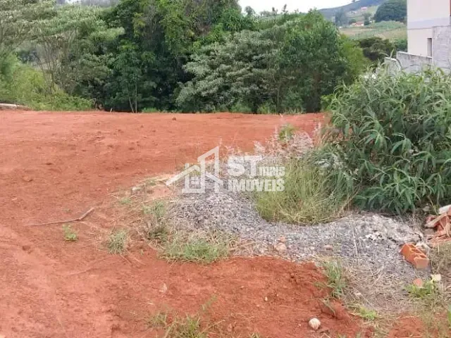 Terreno com 407m², à venda, no bairro Canto dos Pássaros em Andradas