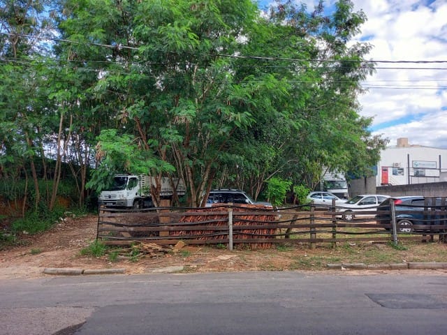 Terreno com 2400m², à venda, no bairro Esplanada Independência em Taubaté