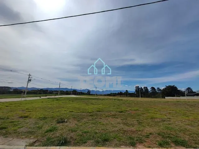 Terreno com 338m², à venda, no bairro Piracangaguá em Taubaté