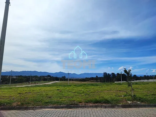 Terreno com 338m², à venda, no bairro Piracangaguá em Taubaté