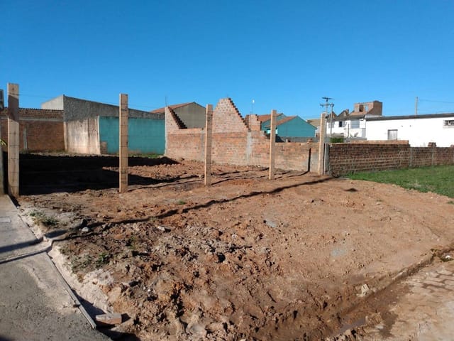 Terreno com 255m², à venda, no bairro Santa Terezinha em Pelotas