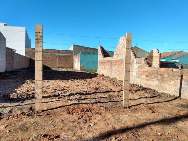 Terreno com 255m², à venda, no bairro Santa Terezinha em Pelotas