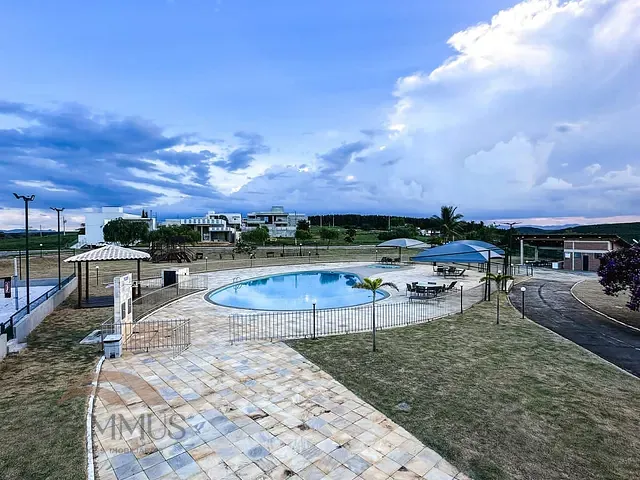 Terreno com 700m², à venda, no bairro Condomínio Lagoa Silvana - Parques do Vale em Caratinga