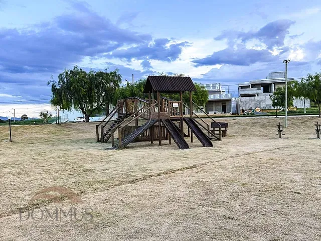 Terreno com 700m², à venda, no bairro Condomínio Lagoa Silvana - Parques do Vale em Caratinga