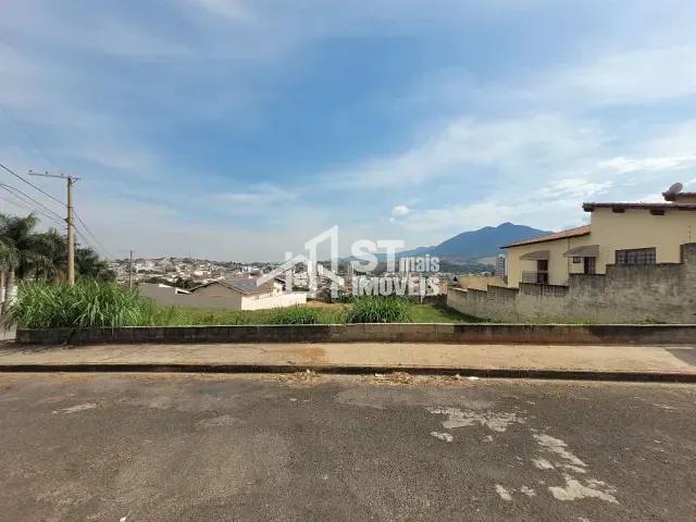 Terreno com 453m², à venda, no bairro Jardim Itália em Andradas