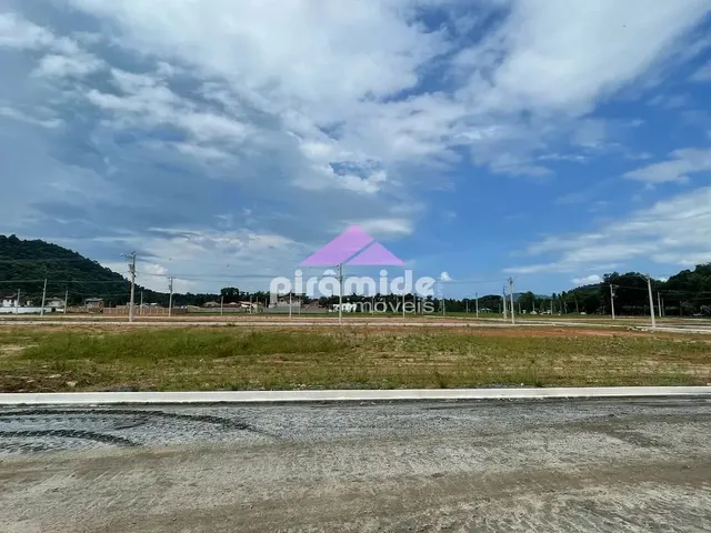 Terreno com 450m², à venda, no bairro Portão Vermelho em Paraty