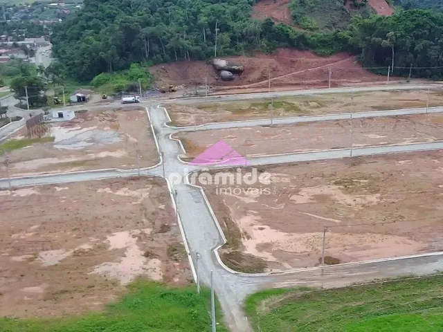 Terreno com 450m², à venda, no bairro Portão Vermelho em Paraty