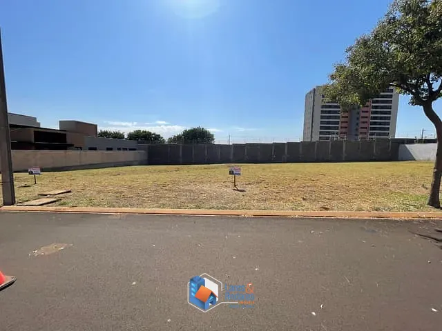 Terreno com 459m² 1 quarto e 1 banheiro, à venda, no bairro Quintas de São José em Ribeirão Preto