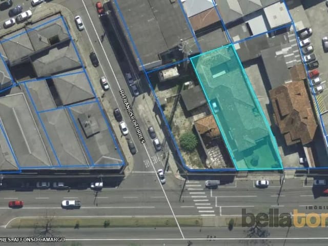 Terreno à venda, no bairro Centro em Curitiba